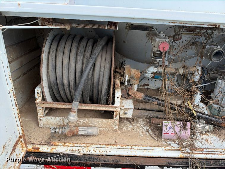 image for item EX1521 1974 Trinity industries propane tank truck bed