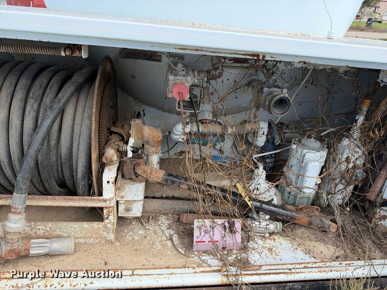 image for item EX1521 1974 Trinity industries propane tank truck bed