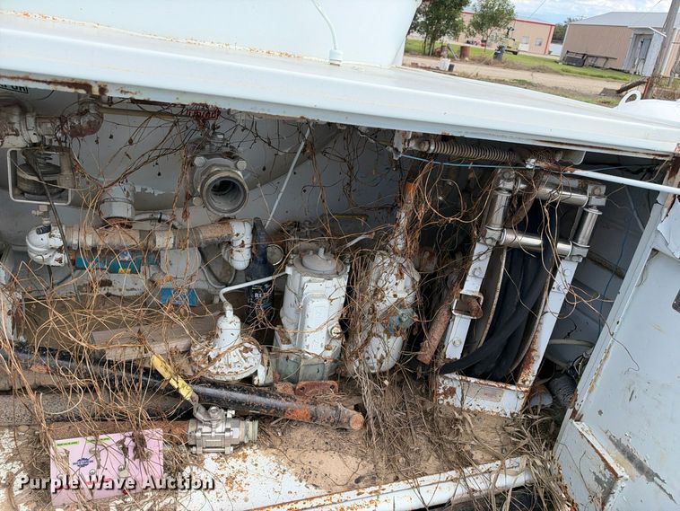 image for item EX1521 1974 Trinity industries propane tank truck bed