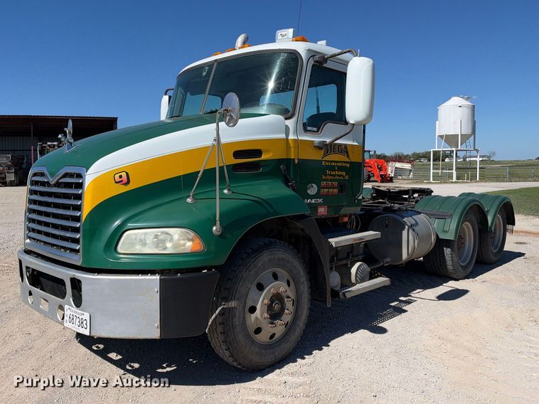image for item EX2353 2011 Mack CXU613 semi truck