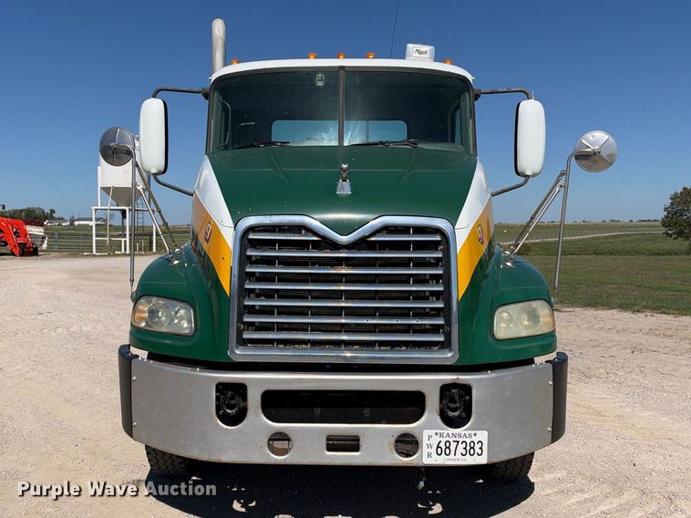 image for item EX2353 2011 Mack CXU613 semi truck
