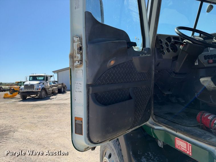 image for item EX2353 2011 Mack CXU613 semi truck
