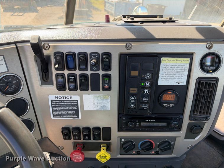 image for item EX2353 2011 Mack CXU613 semi truck
