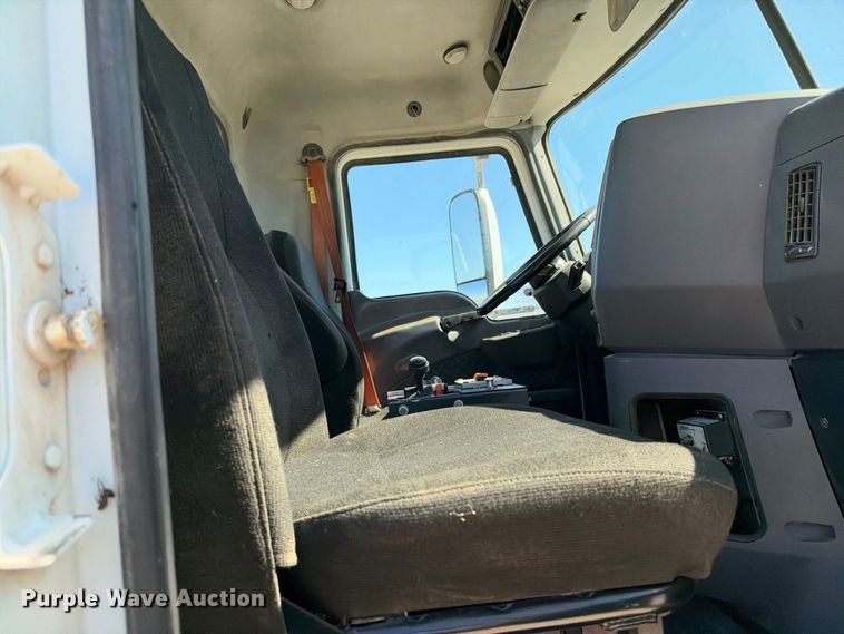 image for item EX2353 2011 Mack CXU613 semi truck