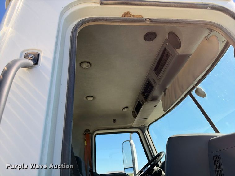 image for item EX2353 2011 Mack CXU613 semi truck