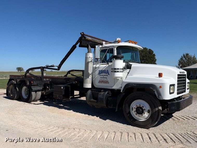 image for item EX2357 2000 Mack RD688S roll-off container truck