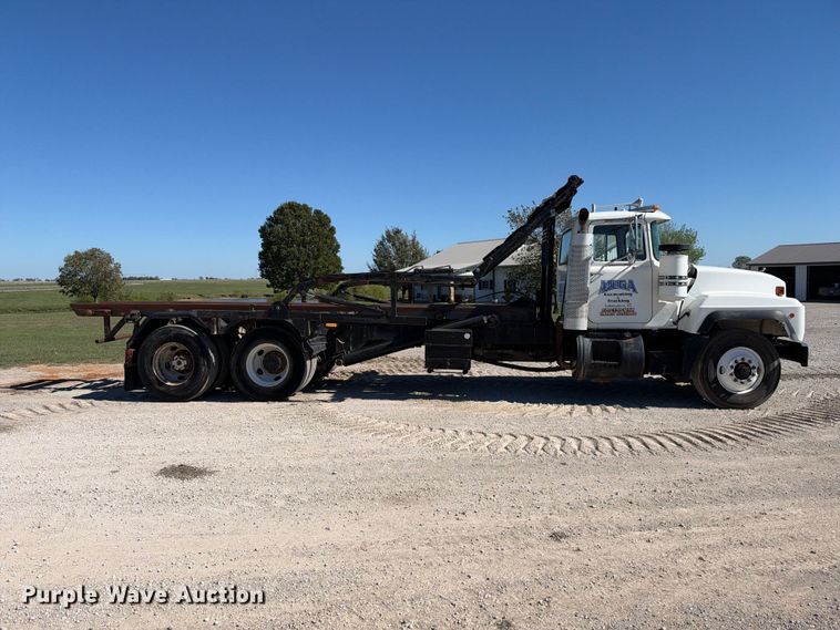 image for item EX2357 2000 Mack RD688S roll-off container truck
