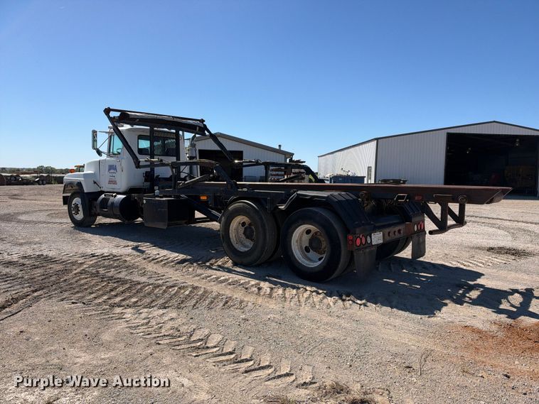 image for item EX2357 2000 Mack RD688S roll-off container truck