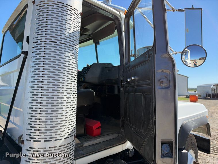 image for item EX2357 2000 Mack RD688S roll-off container truck