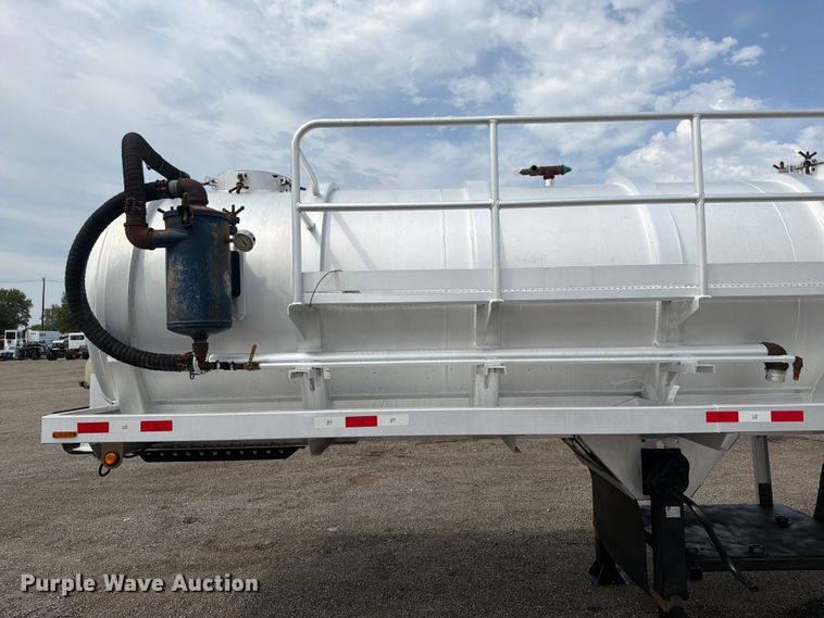 image for item FB5026 2011 EMI 4 ALUMINUM 150 BBL tank trailer