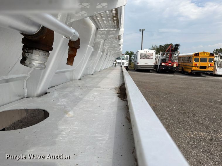 image for item FB5026 2011 EMI 4 ALUMINUM 150 BBL tank trailer
