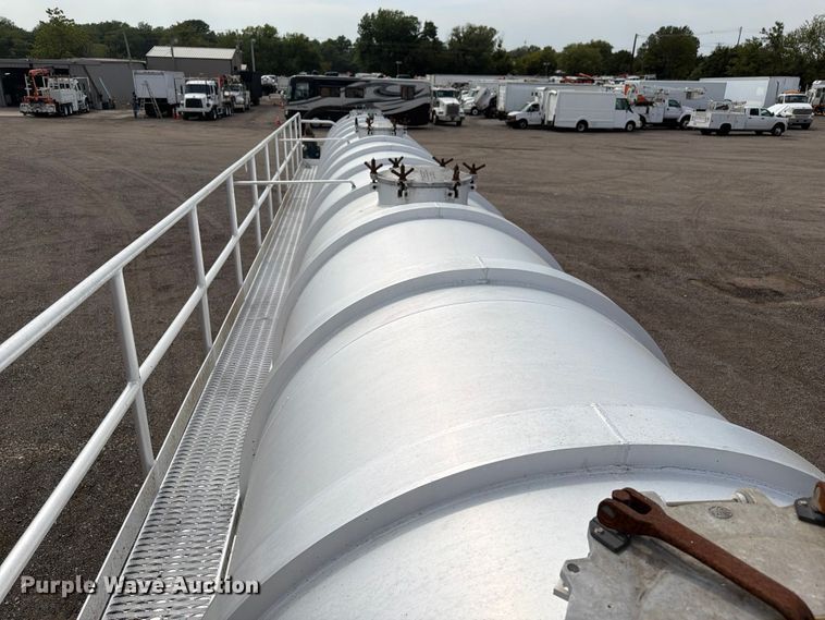 image for item FB5026 2011 EMI 4 ALUMINUM 150 BBL tank trailer