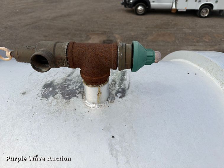 image for item FB5026 2011 EMI 4 ALUMINUM 150 BBL tank trailer