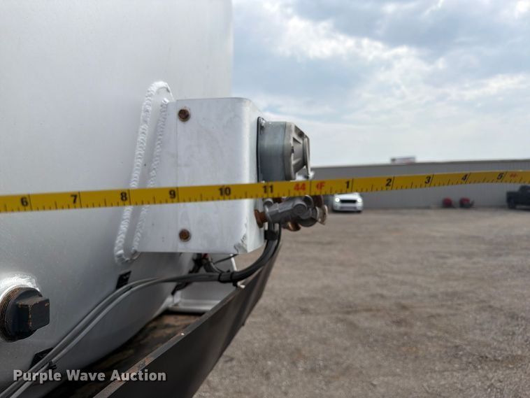 image for item FB5026 2011 EMI 4 ALUMINUM 150 BBL tank trailer