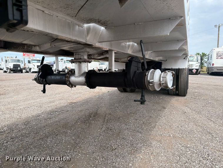 image for item FB5026 2011 EMI 4 ALUMINUM 150 BBL tank trailer
