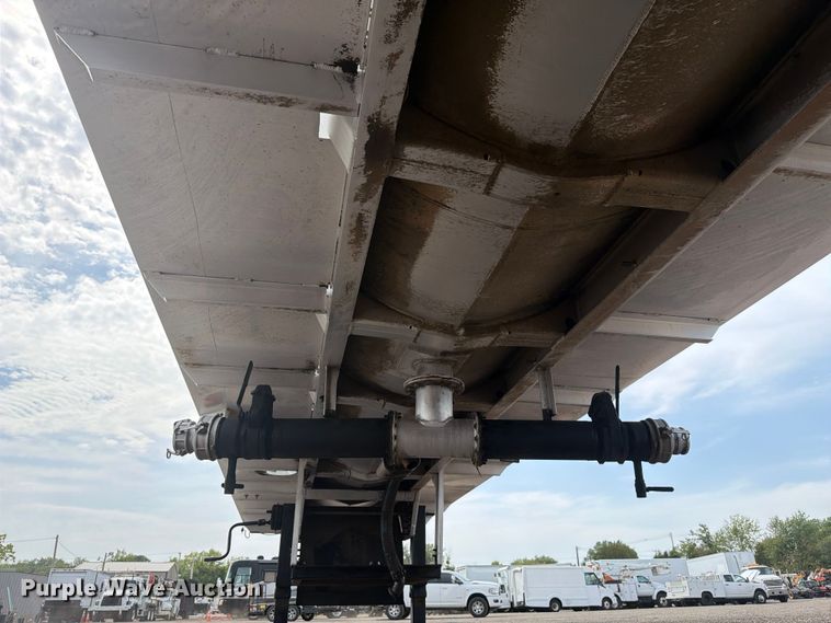 image for item FB5026 2011 EMI 4 ALUMINUM 150 BBL tank trailer