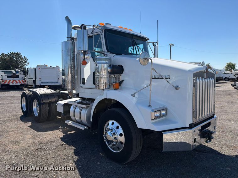 image for item FB5118 2017 Kenworth T800 semi truck