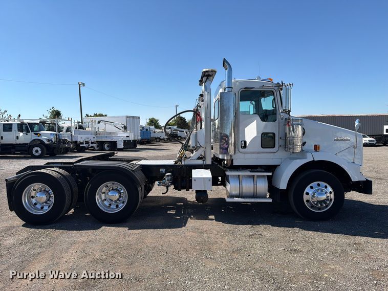 image for item FB5118 2017 Kenworth T800 semi truck