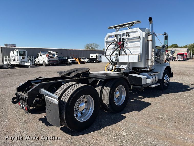 image for item FB5118 2017 Kenworth T800 semi truck