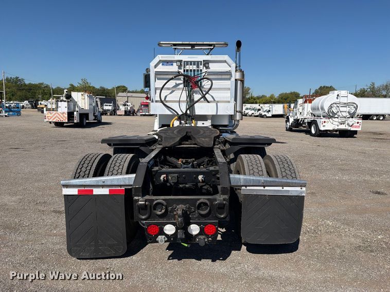image for item FB5118 2017 Kenworth T800 semi truck