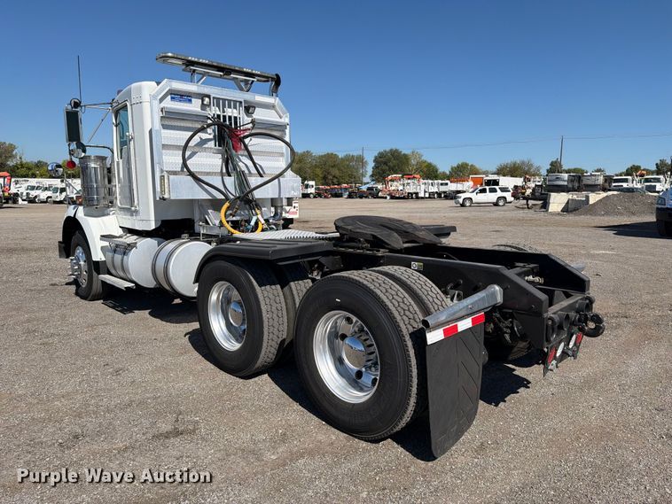 image for item FB5118 2017 Kenworth T800 semi truck