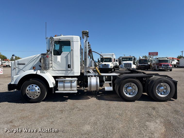 image for item FB5118 2017 Kenworth T800 semi truck