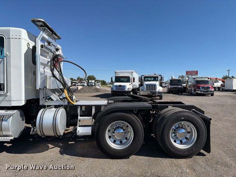 image for item FB5118 2017 Kenworth T800 semi truck