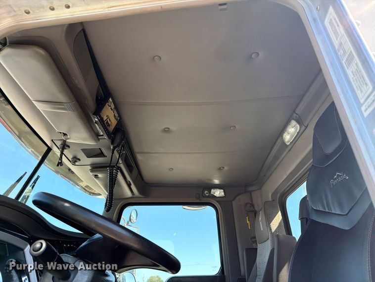 image for item FB5118 2017 Kenworth T800 semi truck