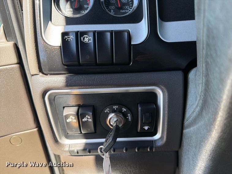 image for item FB5118 2017 Kenworth T800 semi truck