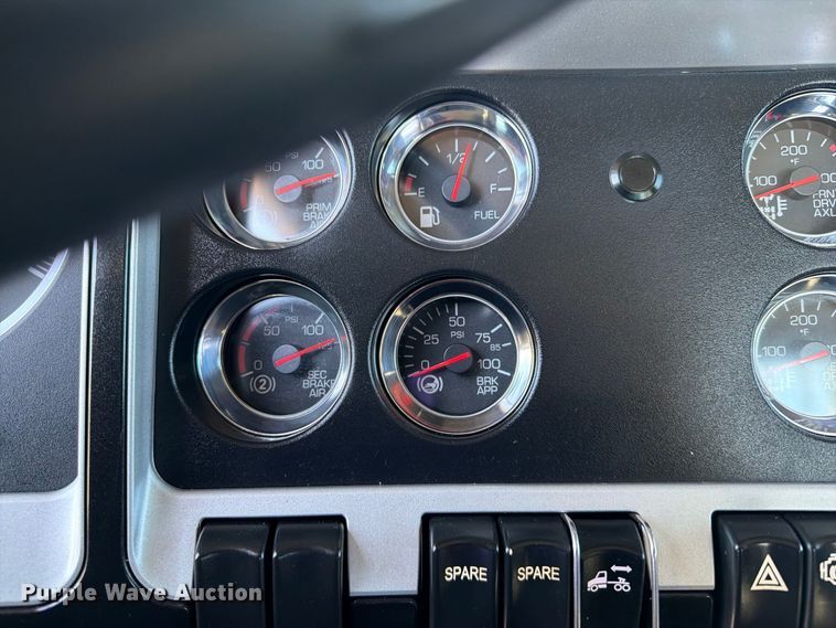 image for item FB5118 2017 Kenworth T800 semi truck