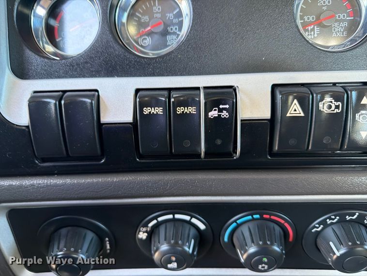 image for item FB5118 2017 Kenworth T800 semi truck