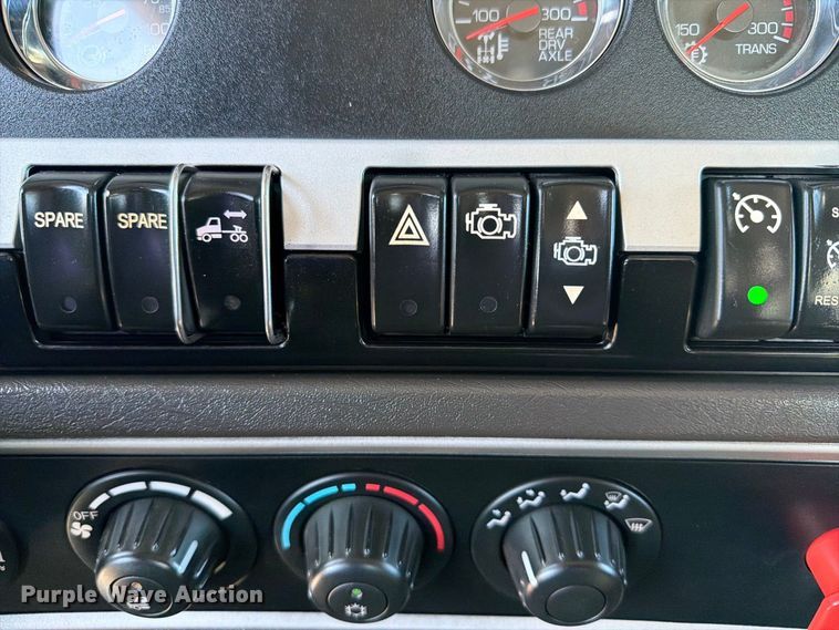 image for item FB5118 2017 Kenworth T800 semi truck