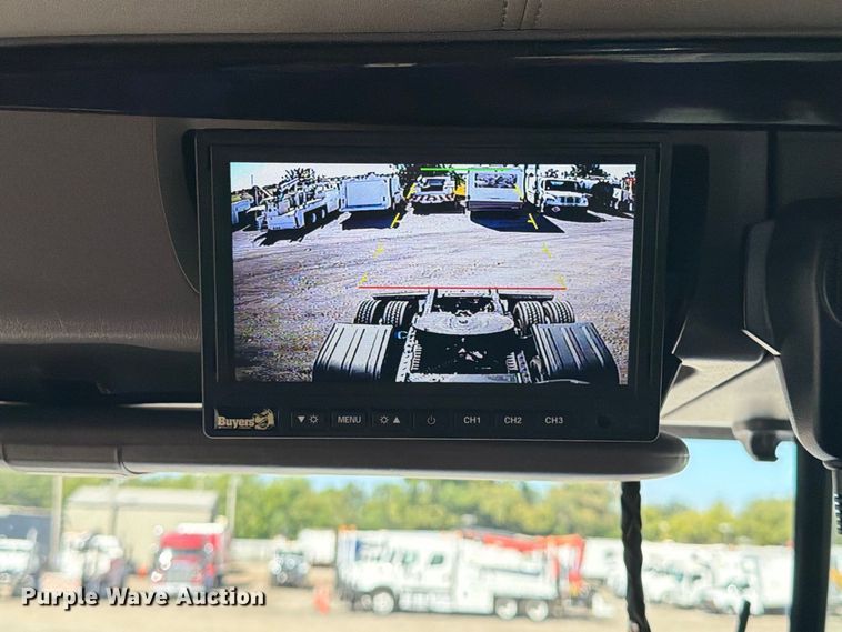 image for item FB5118 2017 Kenworth T800 semi truck