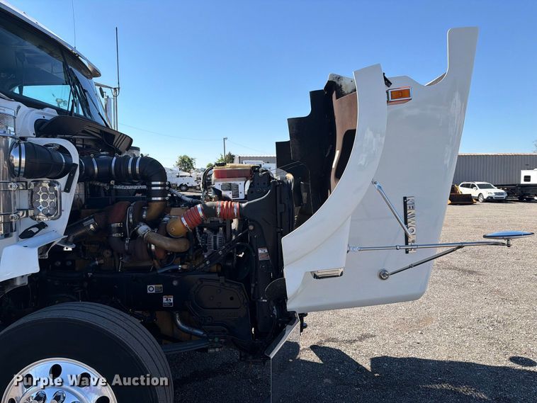 image for item FB5118 2017 Kenworth T800 semi truck