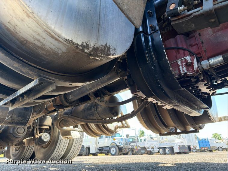 image for item FB5118 2017 Kenworth T800 semi truck