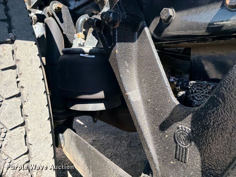 image for item FB5118 2017 Kenworth T800 semi truck