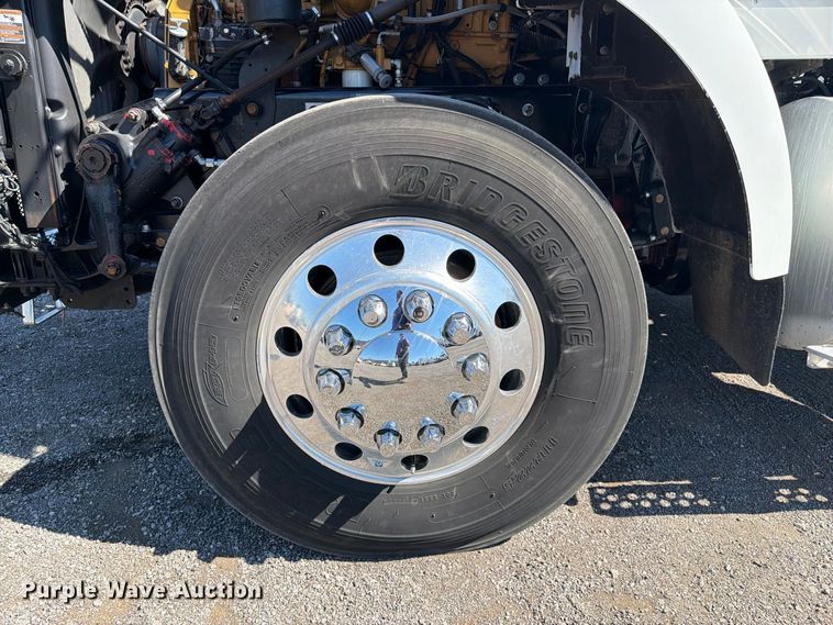 image for item FB5118 2017 Kenworth T800 semi truck