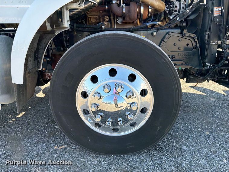 image for item FB5118 2017 Kenworth T800 semi truck