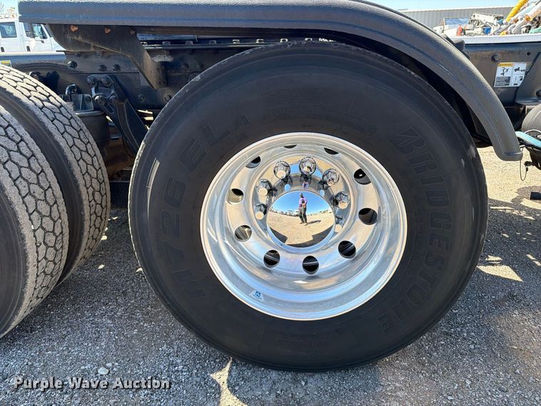 image for item FB5118 2017 Kenworth T800 semi truck