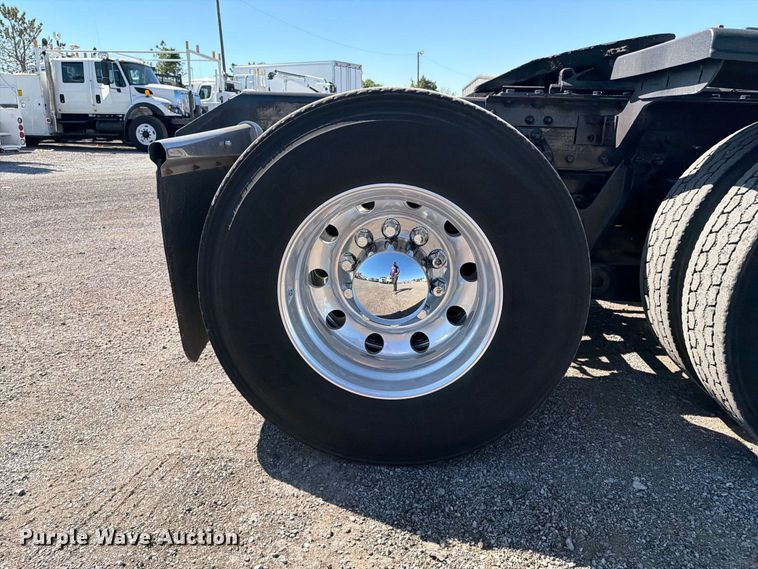 image for item FB5118 2017 Kenworth T800 semi truck