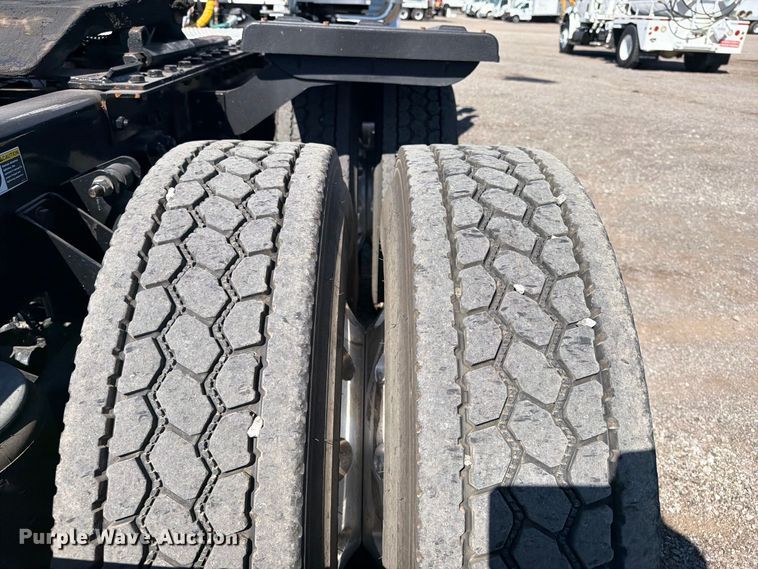 image for item FB5118 2017 Kenworth T800 semi truck