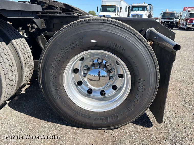 image for item FB5118 2017 Kenworth T800 semi truck