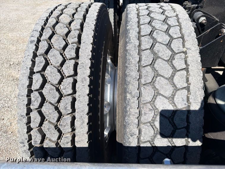 image for item FB5118 2017 Kenworth T800 semi truck