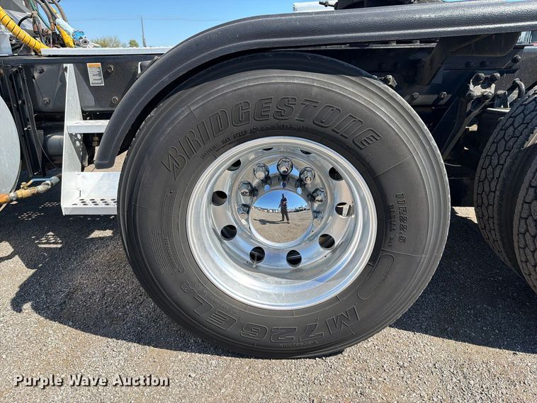 image for item FB5118 2017 Kenworth T800 semi truck