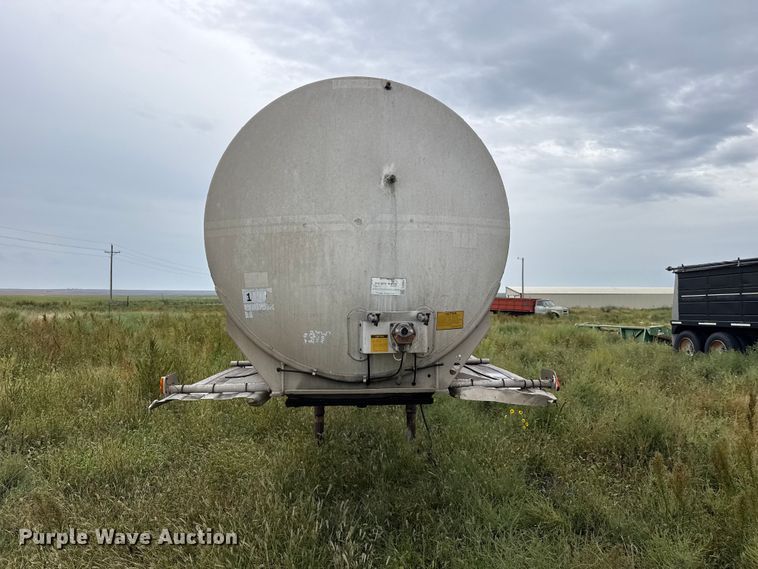 image for item FB6964 1977 Fruehauf tank trailer