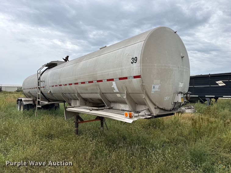 image for item FB6964 1977 Fruehauf tank trailer
