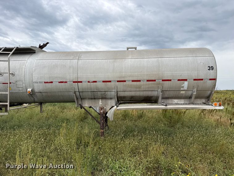 image for item FB6964 1977 Fruehauf tank trailer
