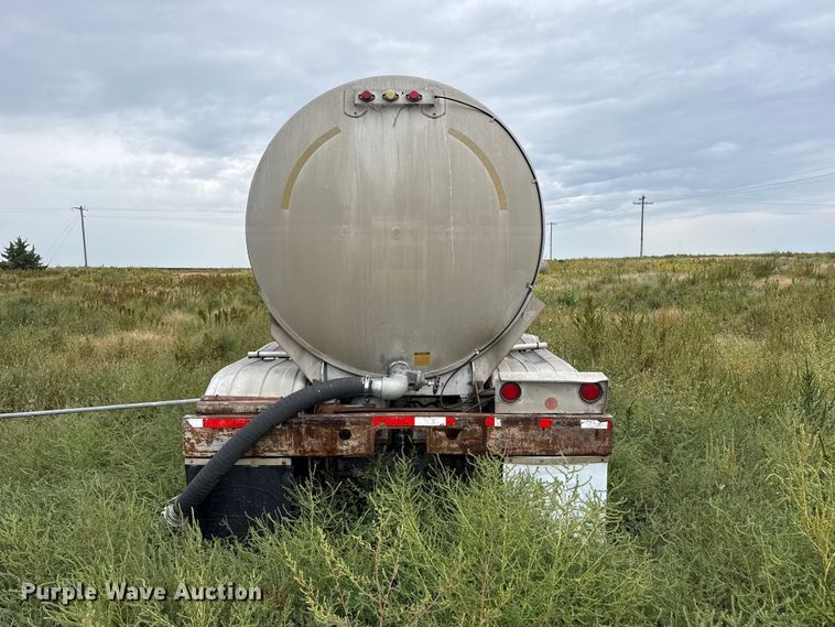 image for item FB6964 1977 Fruehauf tank trailer