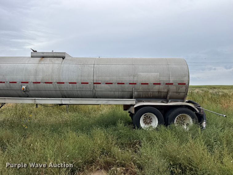 image for item FB6964 1977 Fruehauf tank trailer