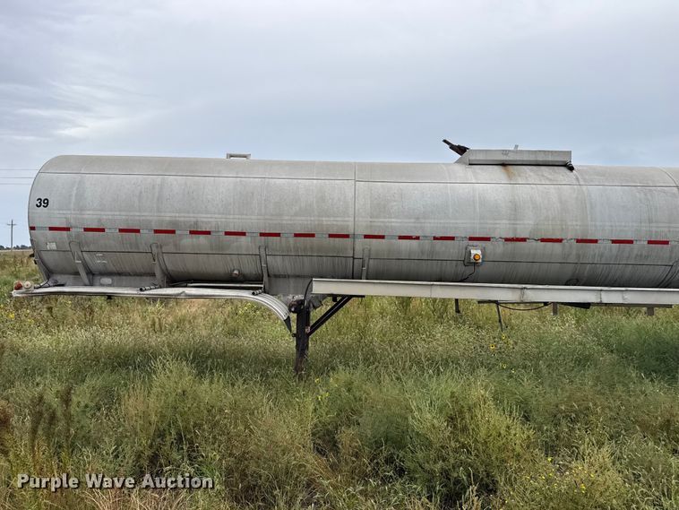 image for item FB6964 1977 Fruehauf tank trailer